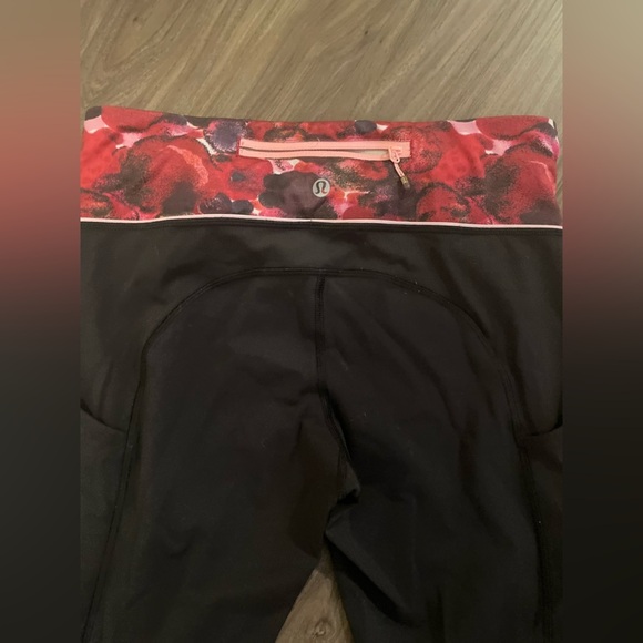 Lululemon speed tight IV black poppy petals rumble multi size 6 - Picture 6 of 9